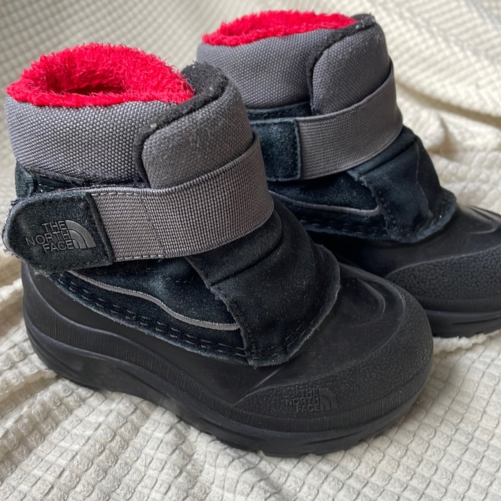 Toddler boys Northface Snowboots
